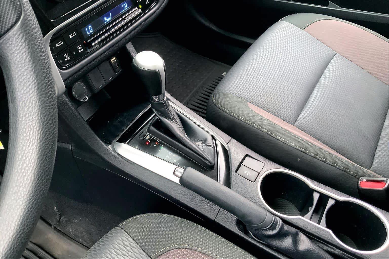 Used 2018 Toyota Corolla LE FWD image 17