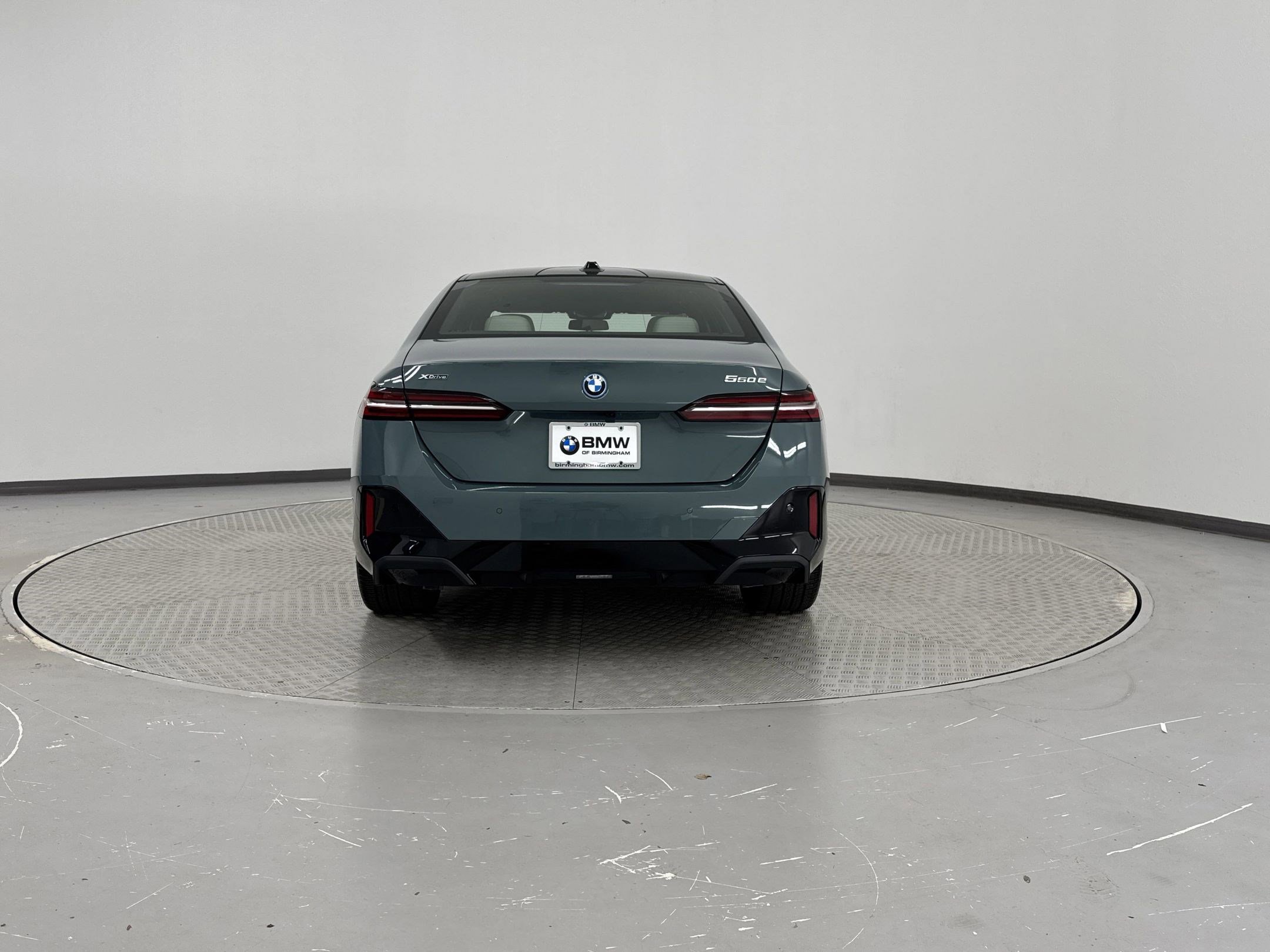 New 2026 BMW 550e xDrive w/ Executive Package image 10