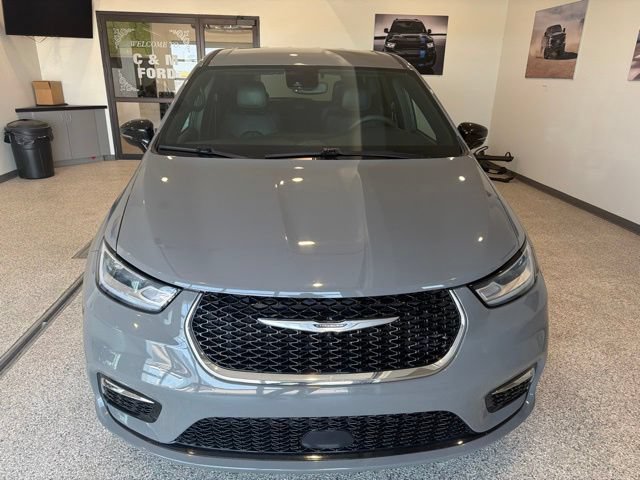 Used 2025 Chrysler Pacifica Select FWD image 2