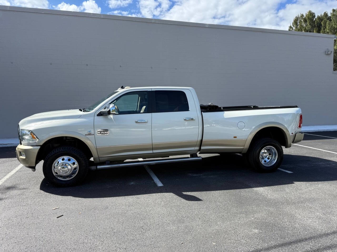 Used 2016 RAM 3500 Laramie Longhorn image 2