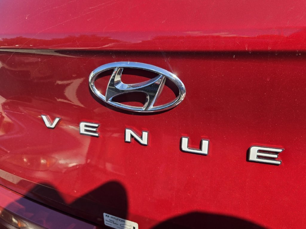Certified 2024 Hyundai Venue Limited FWD image 9