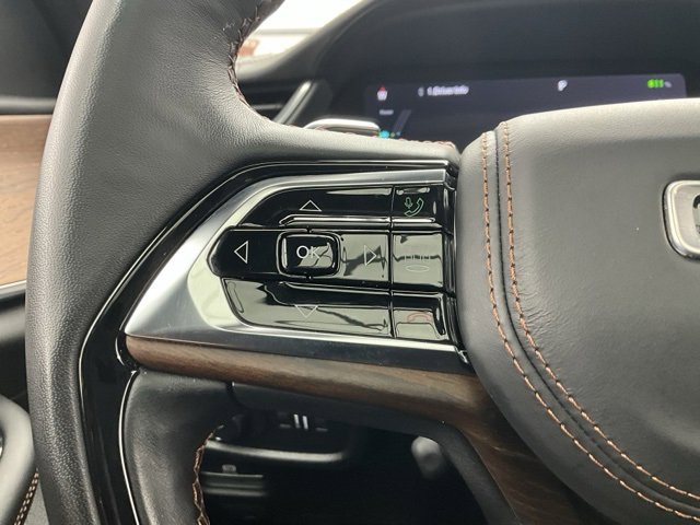 Used 2022 Jeep Grand Cherokee Summit w/ Luxury Tech Group V image 17