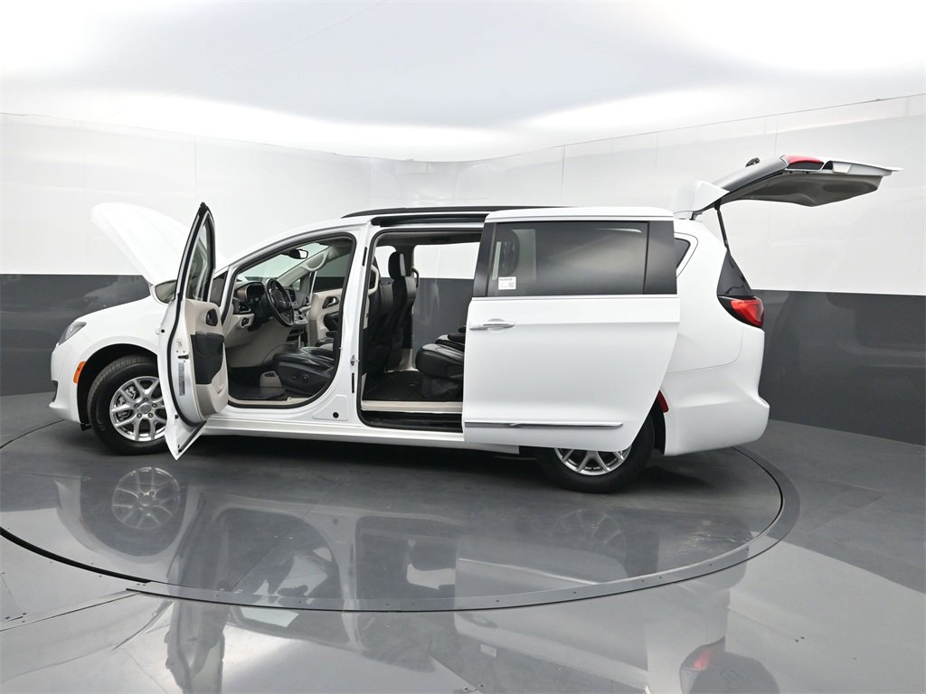 Used 2017 Chrysler Pacifica Touring-L image 33