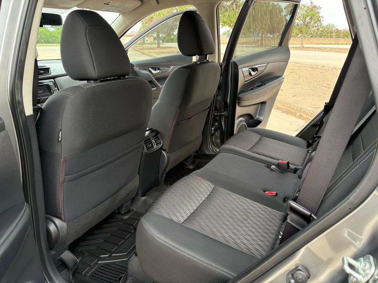 Used 2018 Nissan Rogue S FWD image 19