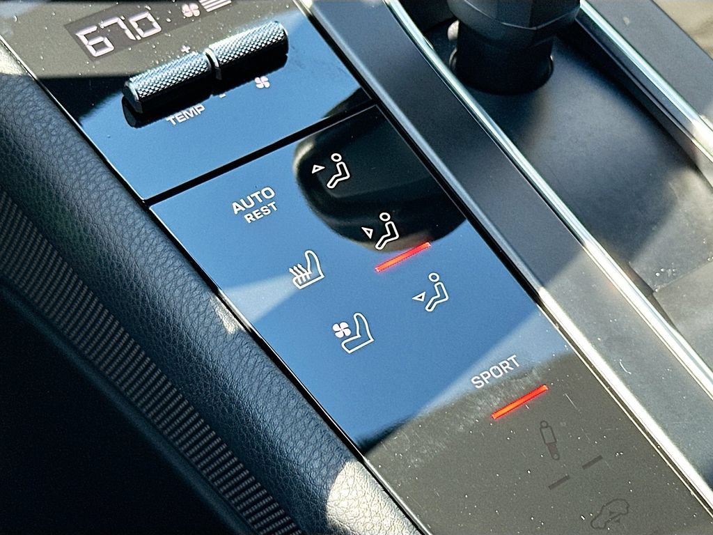 Certified 2023 Porsche Macan AWD/4WD image 23