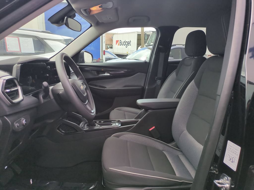 Used 2025 Chevrolet TrailBlazer LT AWD/4WD image 22