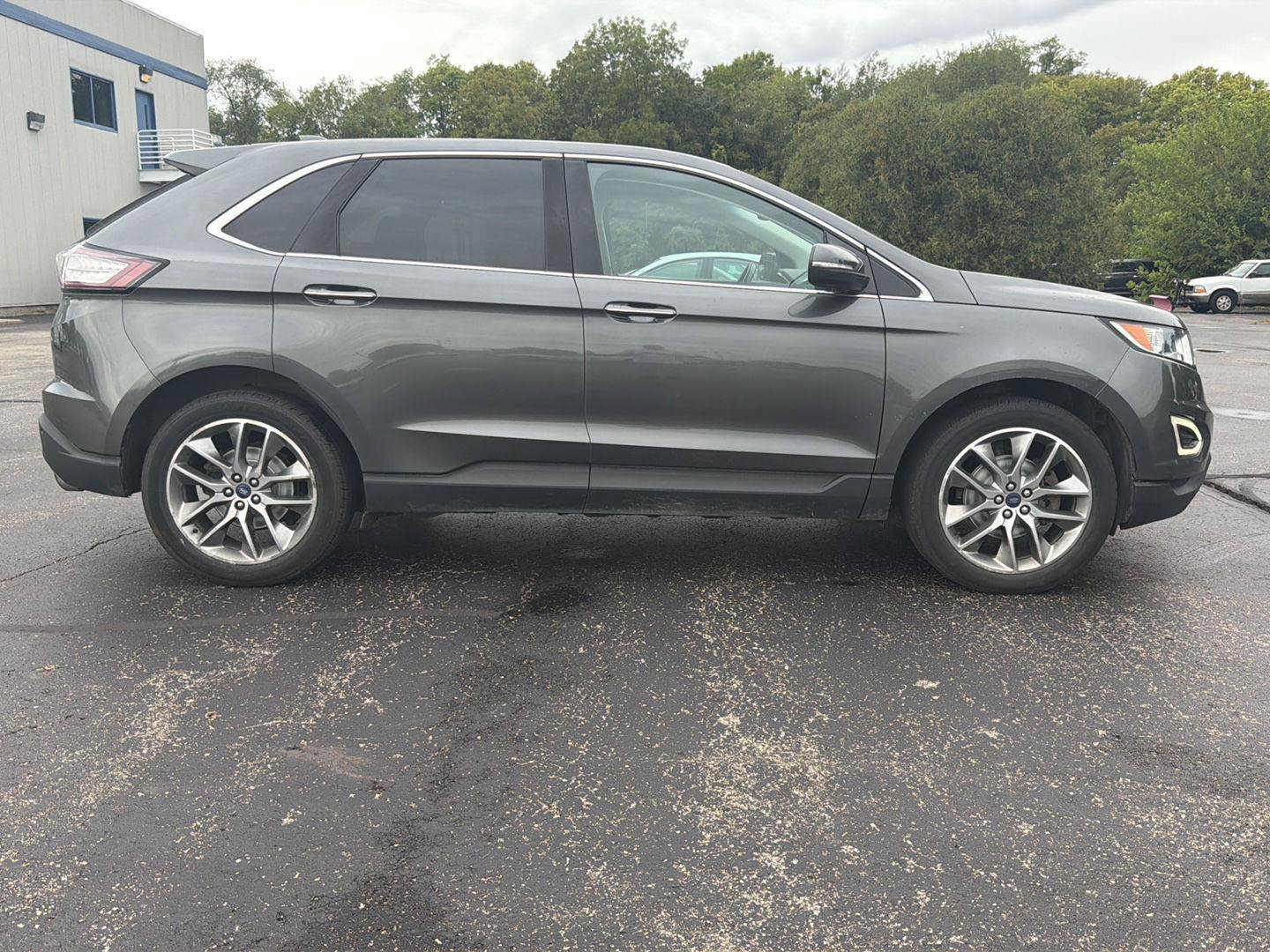 Used 2015 Ford Edge Titanium w/ Equipment Group 301A FWD image 4