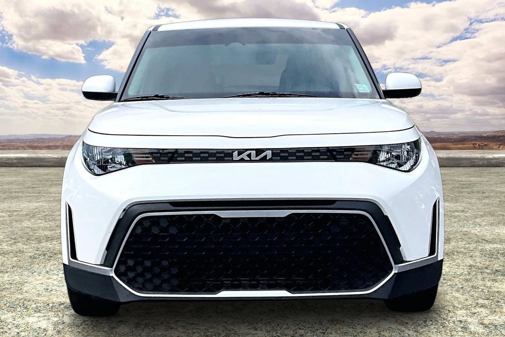 Used 2023 Kia Soul FWD image 2