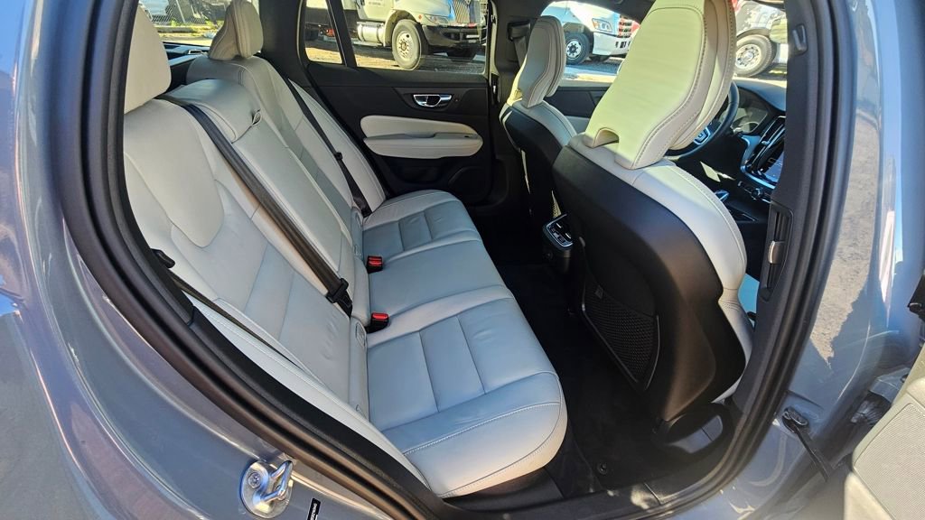 Certified 2024 Volvo V60 B5 Cross Country Ultimate image 10