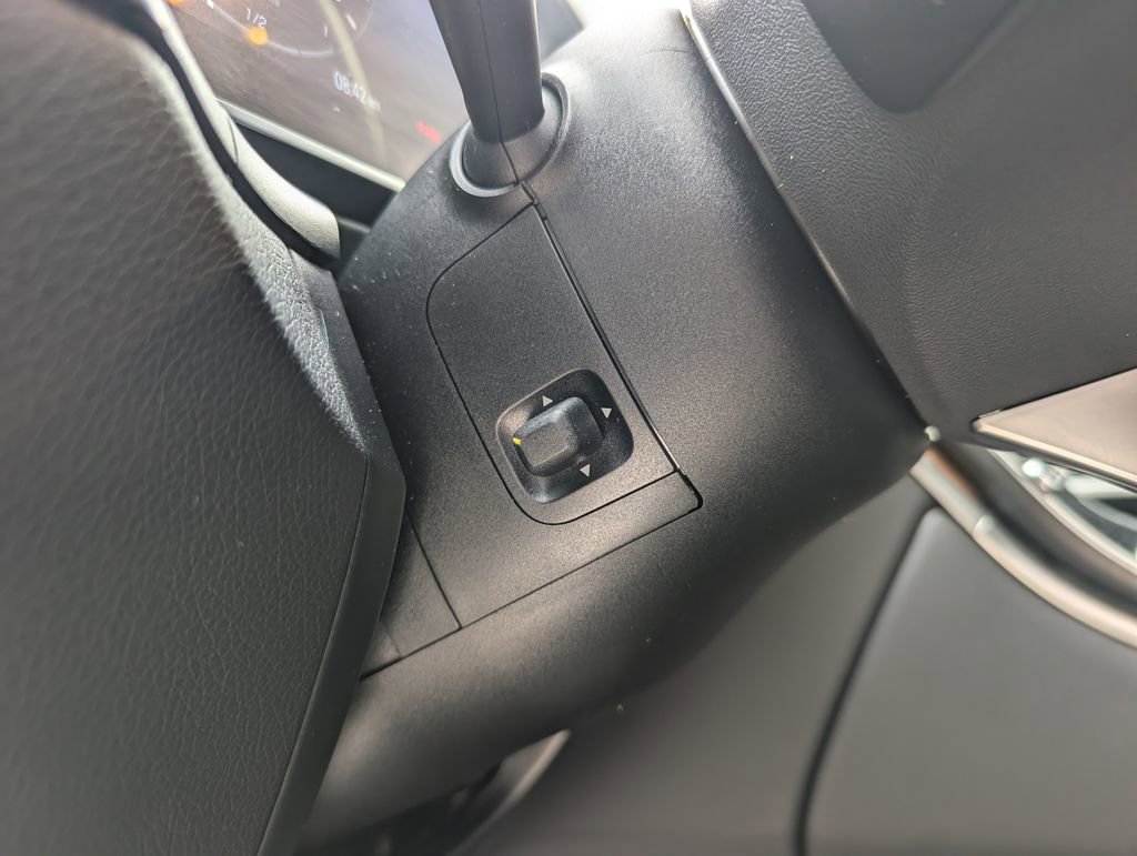 Used 2023 Mercedes-Benz GLC 300 4MATIC image 35