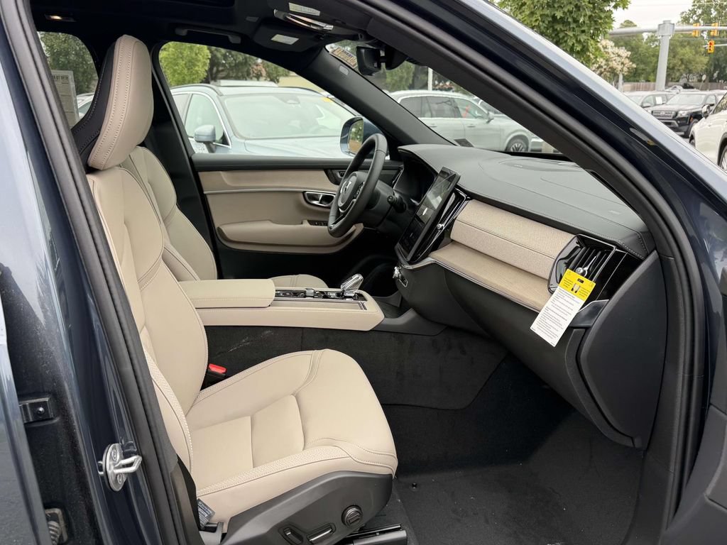 New 2026 Volvo XC90 T8 Plus w/ Protection Package AWD/4WD image 11