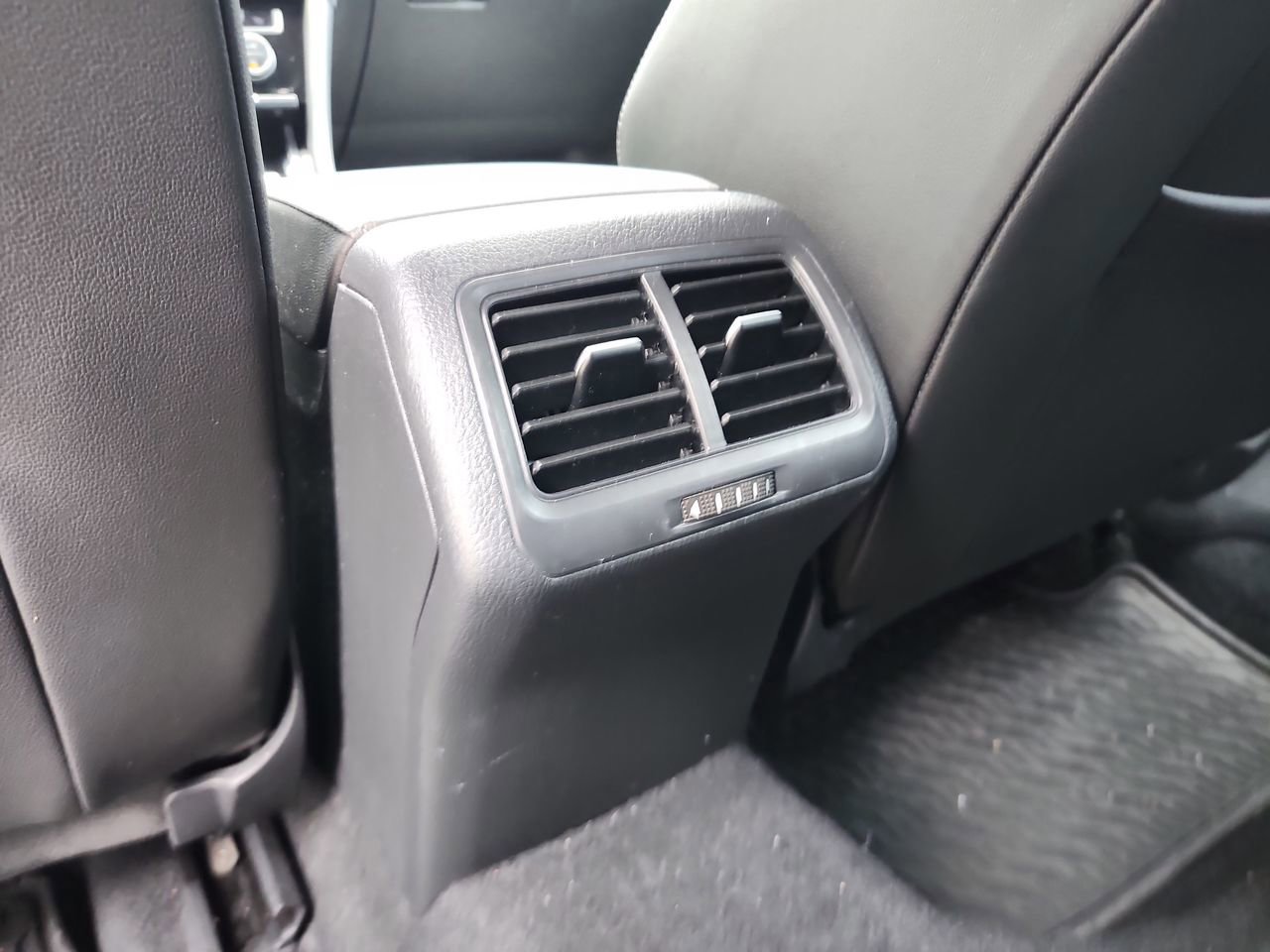 Used 2018 Volkswagen Golf R 4-Door AWD/4WD image 28