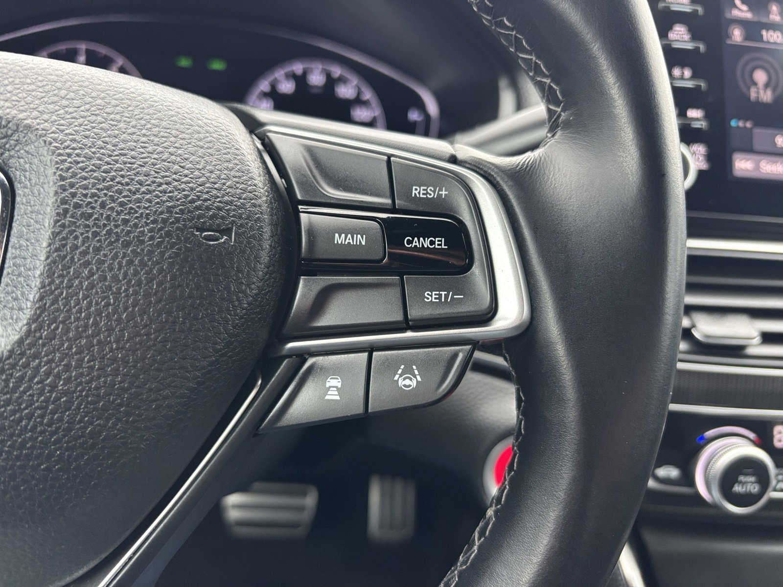 Used 2018 Honda Accord Sport image 25