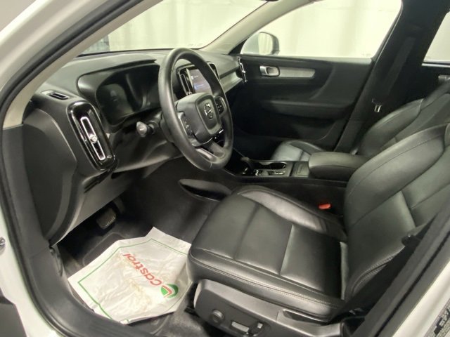 Used 2025 Volvo XC40 B5 Core image 10