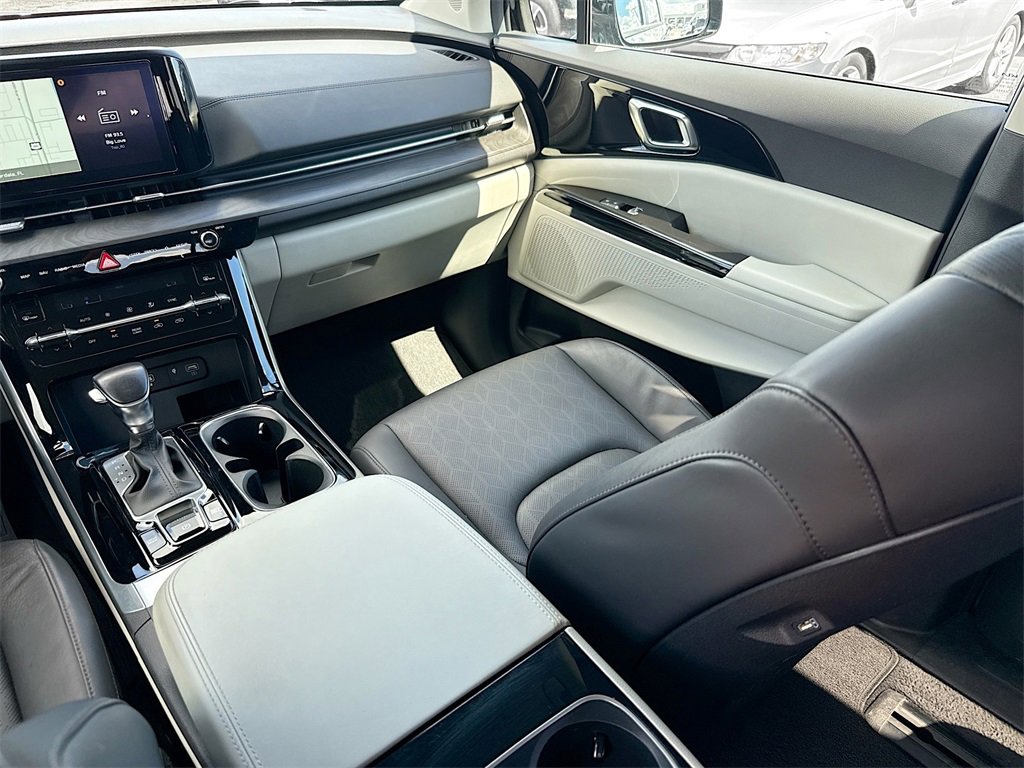 Used 2024 Kia Carnival EX image 26