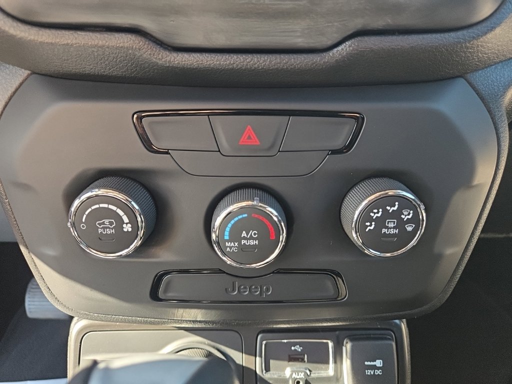 Used 2020 Jeep Renegade Sport w/ Sport Appearance Group AWD/4WD image 18