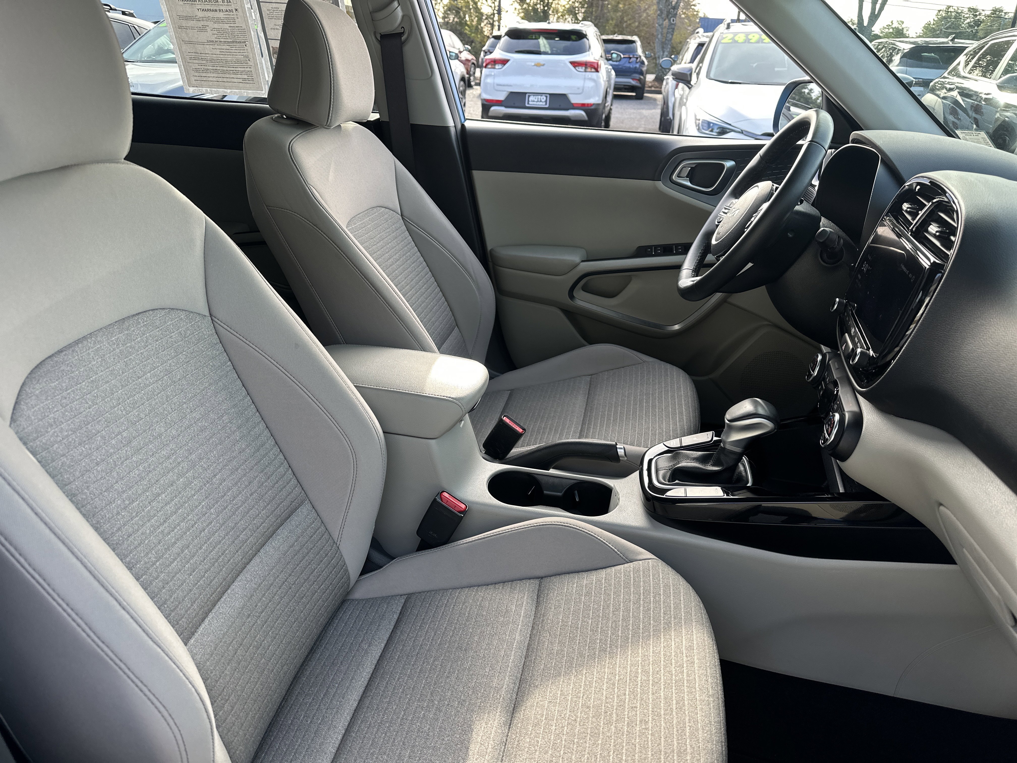 Used 2025 Kia Soul EX image 13