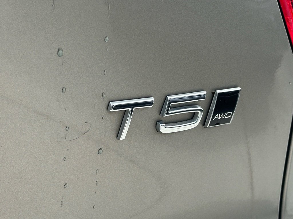 Used 2021 Volvo XC40 T5 Inscription w/ Advanced Package image 5