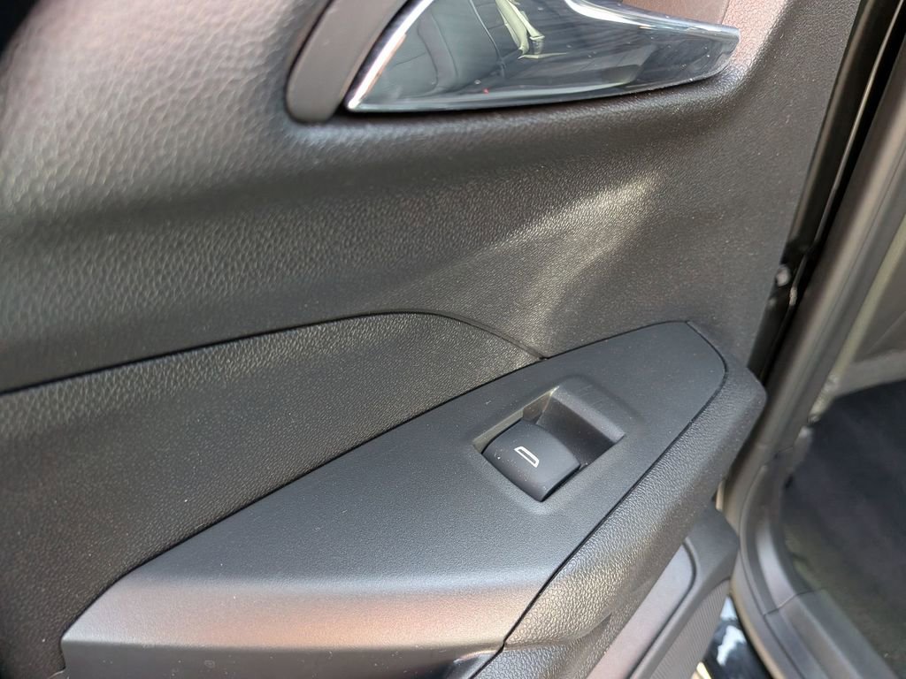 Used 2025 Chevrolet Trax LT w/ LT Convenience Package image 25