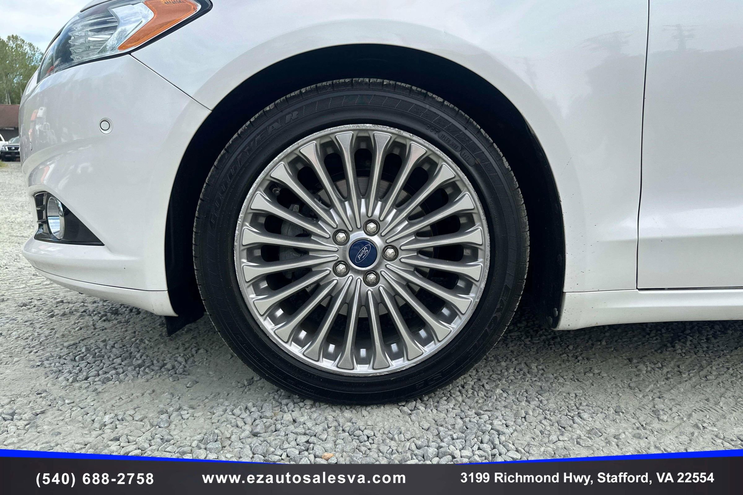 Used 2015 Ford Fusion Titanium FWD image 10