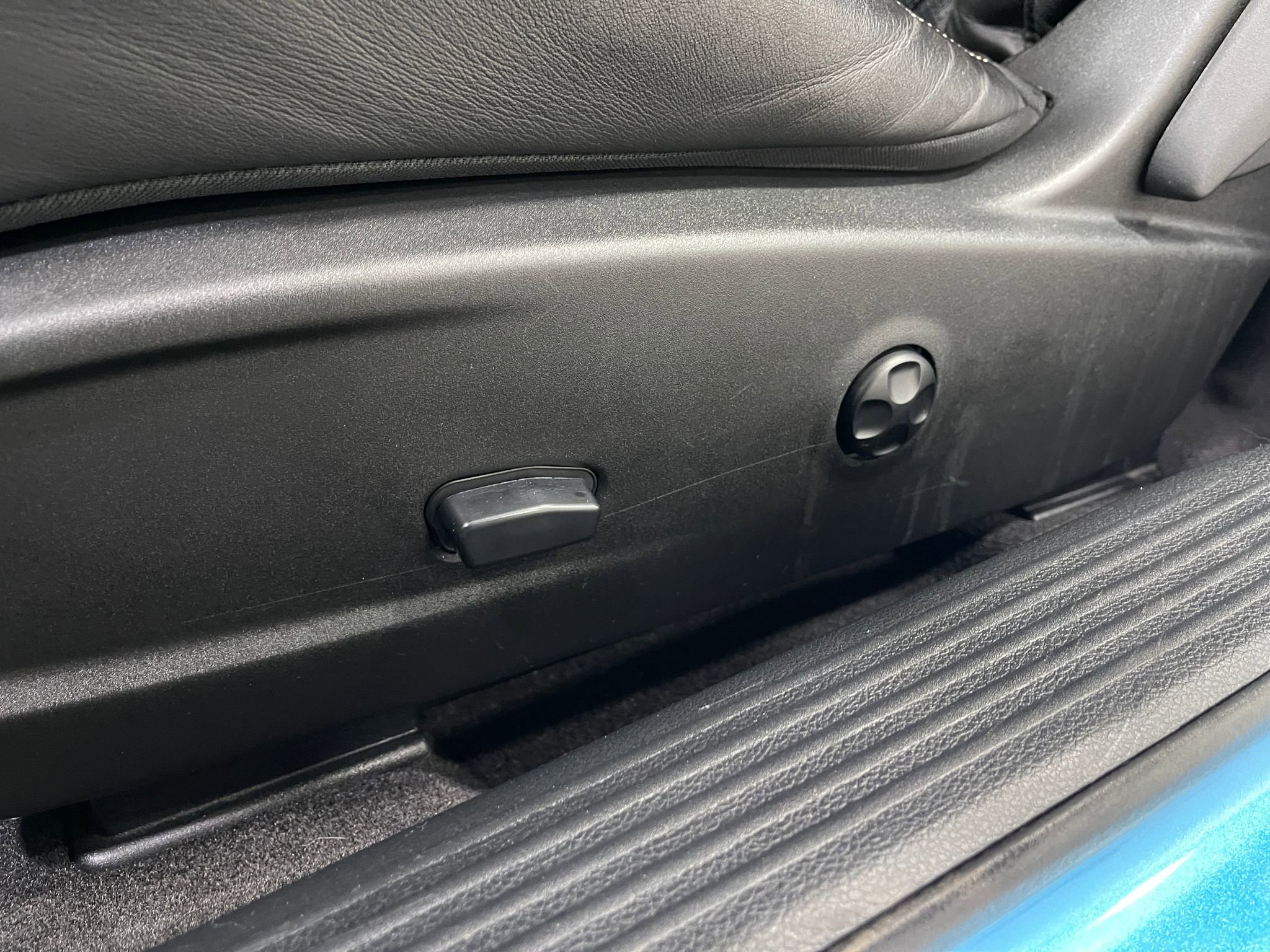 Used 2016 Dodge Challenger SRT w/ Technology Group image 16