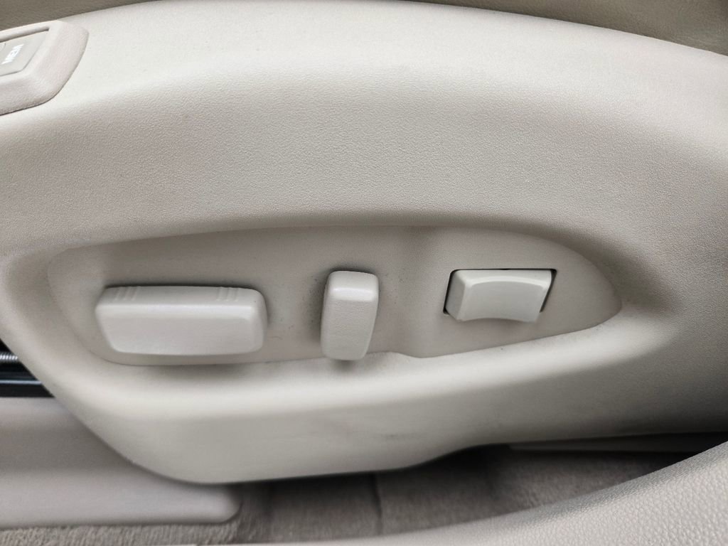 Used 2013 Cadillac SRX Luxury image 12