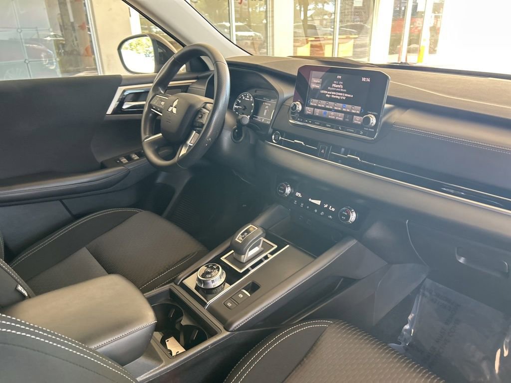 Used 2023 Mitsubishi Outlander ES image 20