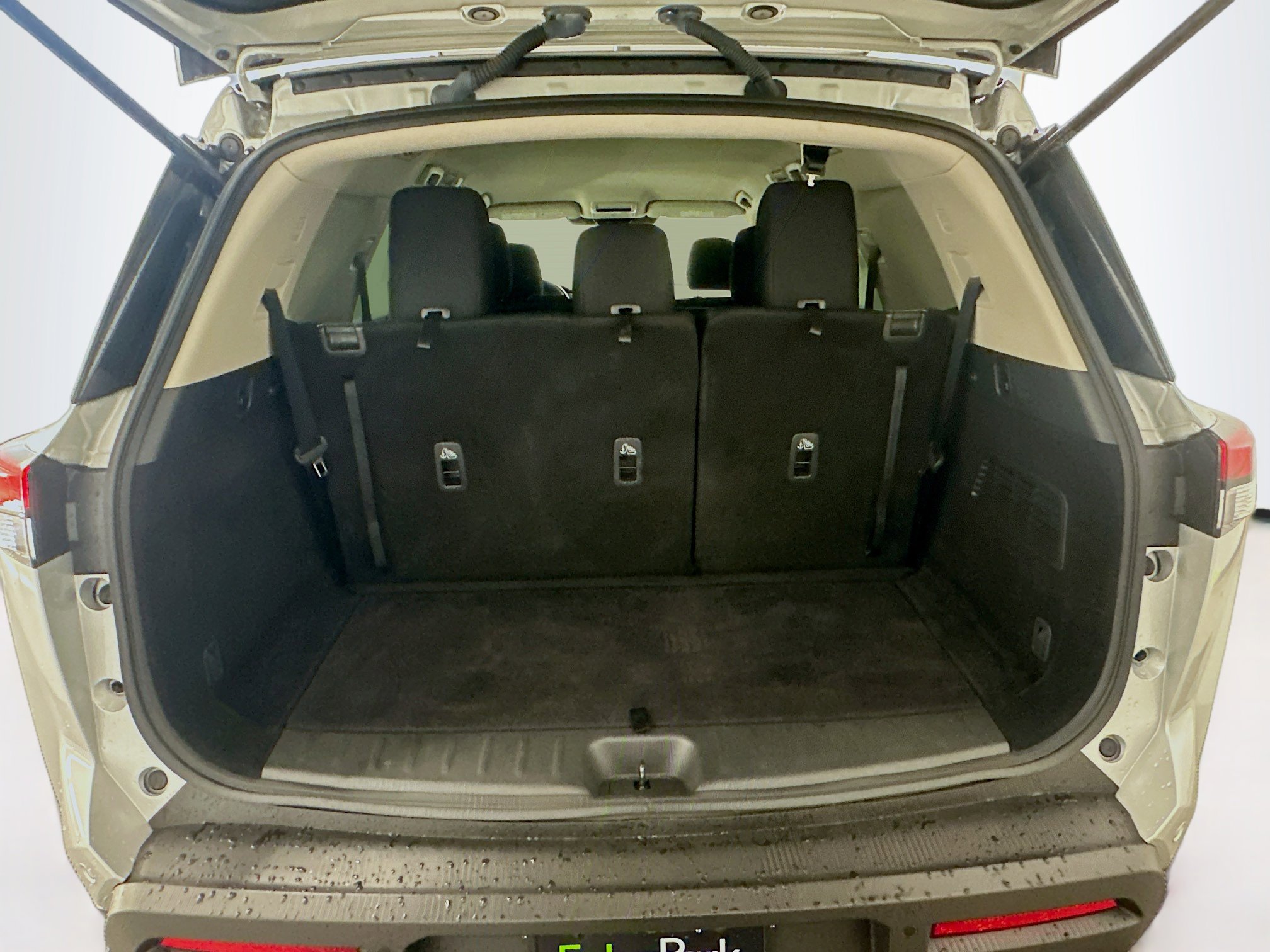 Used 2024 Nissan Pathfinder S image 30