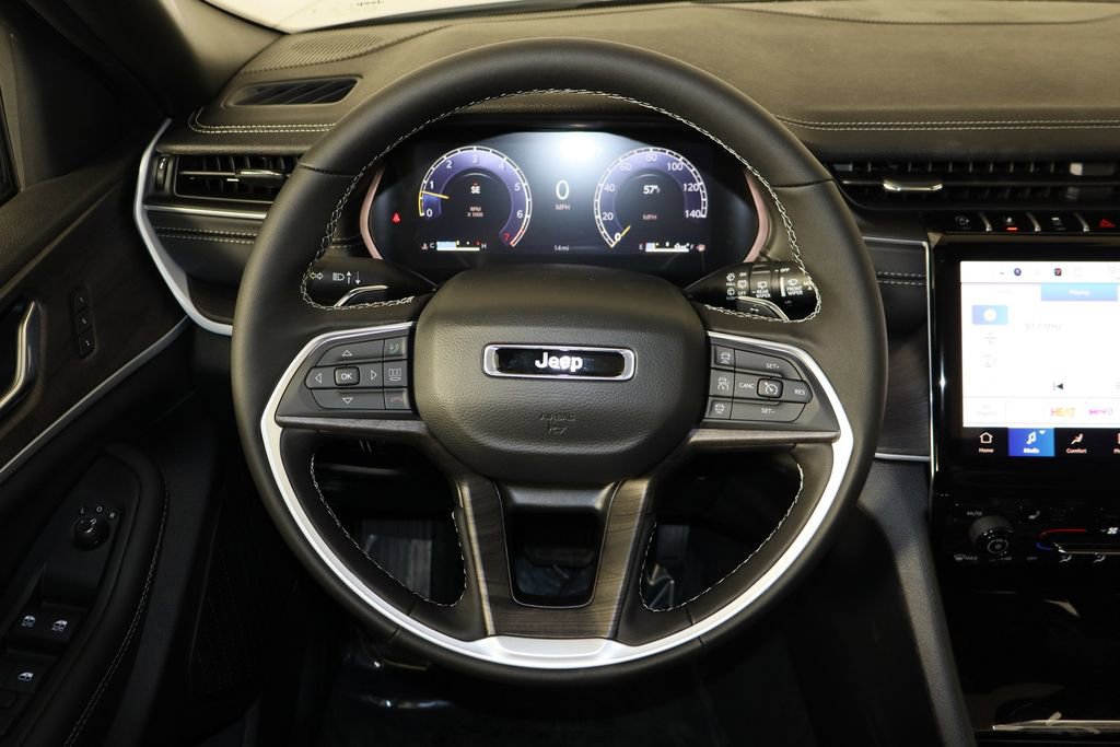 New 2025 Jeep Grand Cherokee Limited image 7
