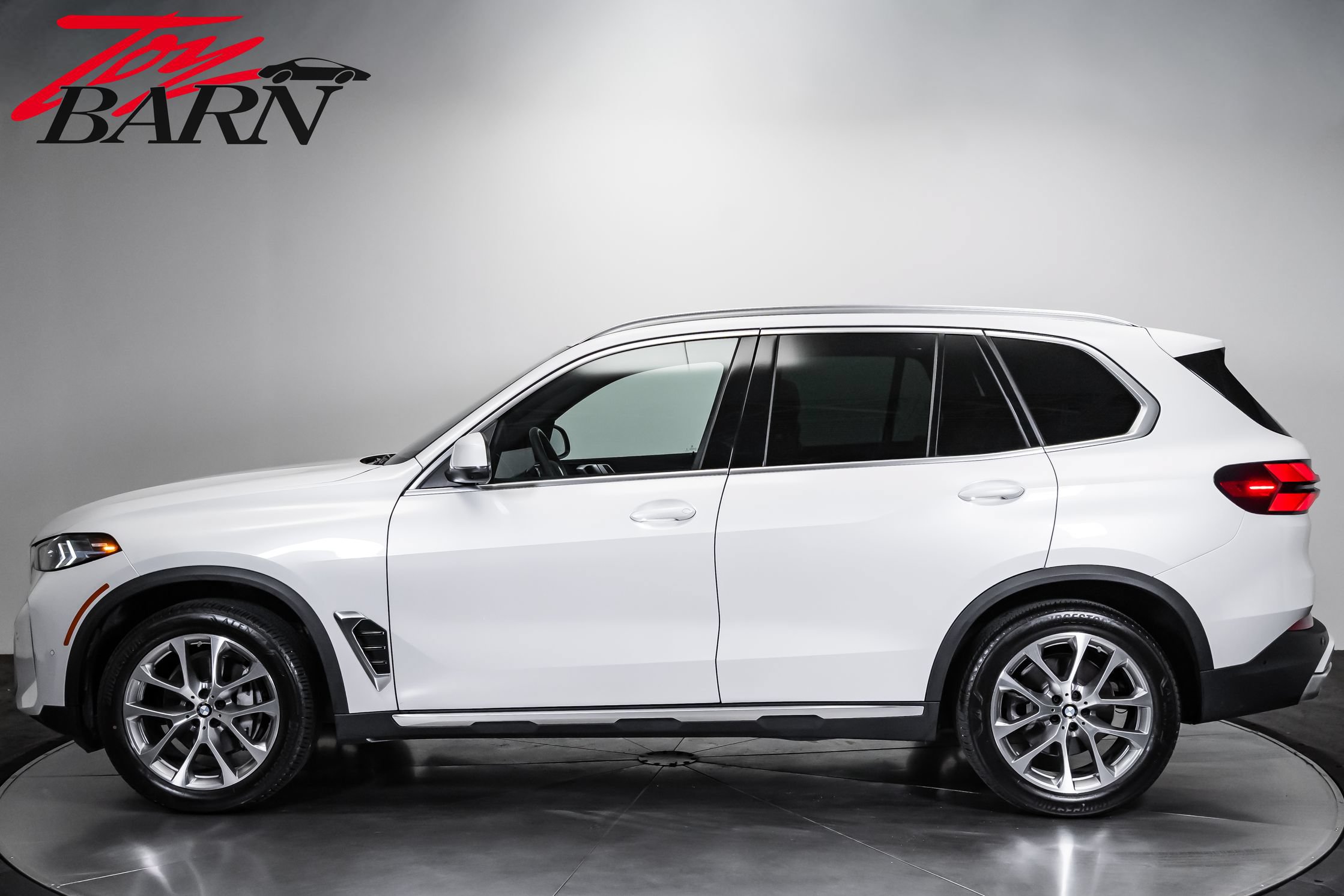 Used 2025 BMW X5 xDrive40i w/ Climate Comfort Package AWD/4WD image 2