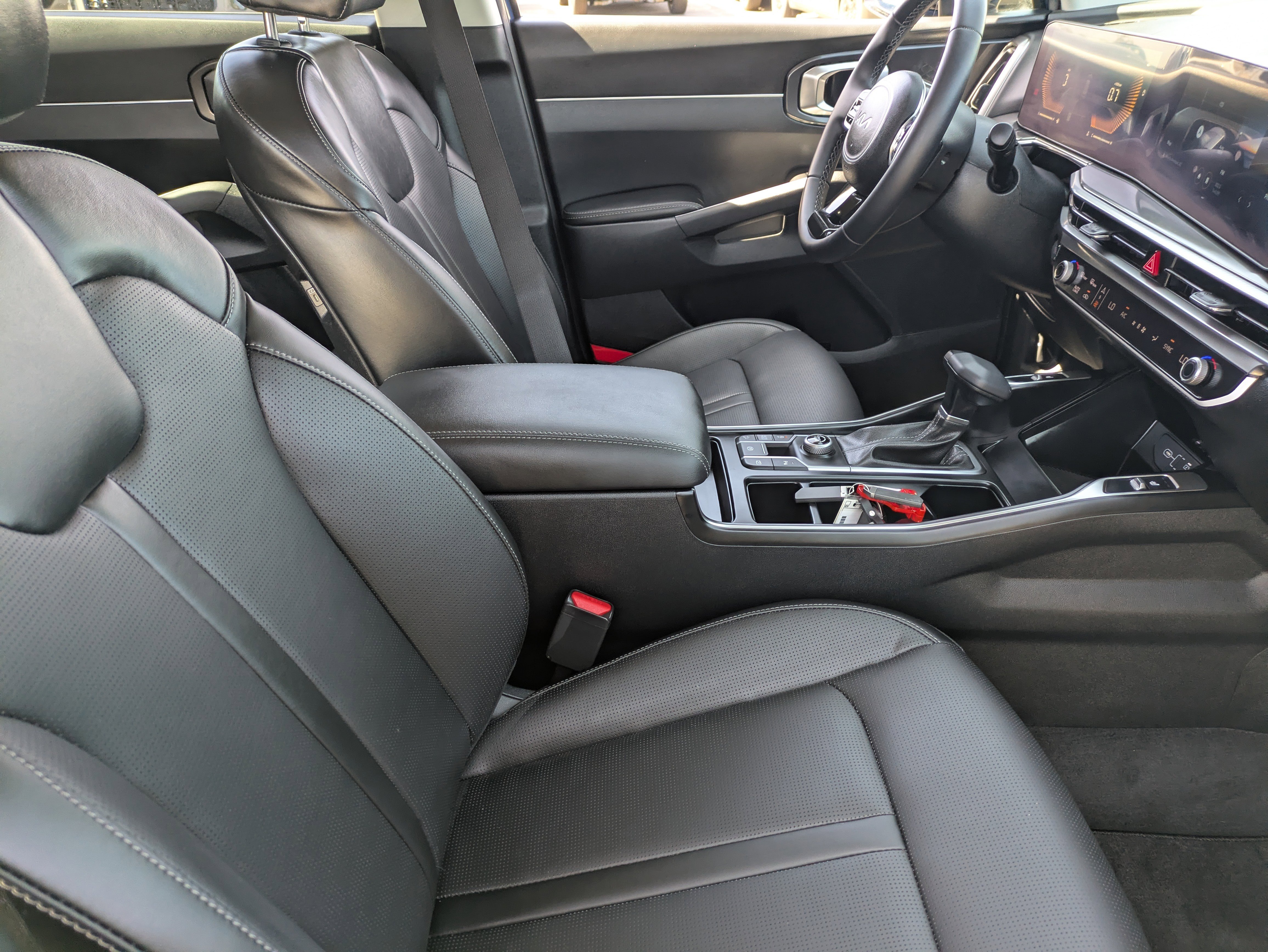 Certified 2025 Kia Sorento S w/ Panoramic Sunroof Package FWD image 12