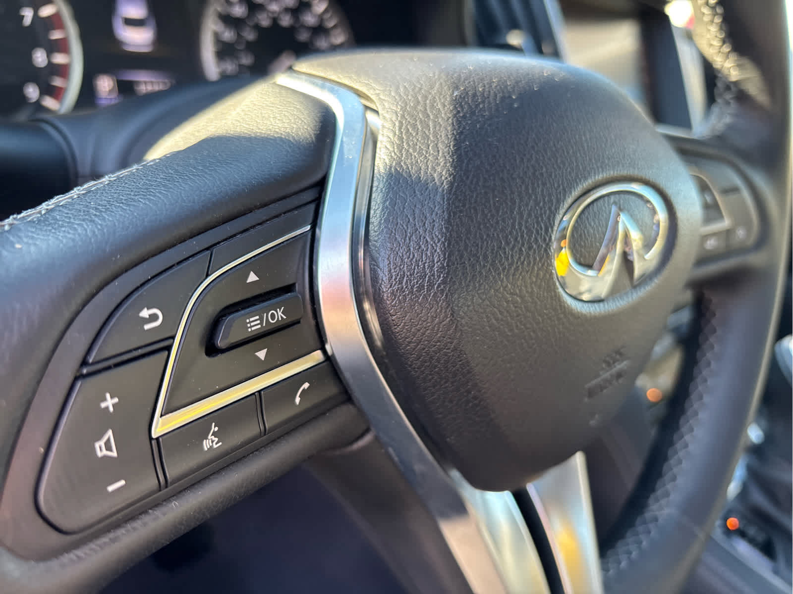 Used 2018 INFINITI Q50 Luxe w/ Essential Package (3.0T Luxe) image 12