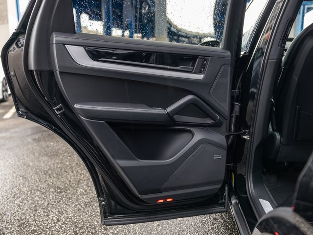 Used 2026 Porsche Cayenne E-Hybrid AWD/4WD image 44