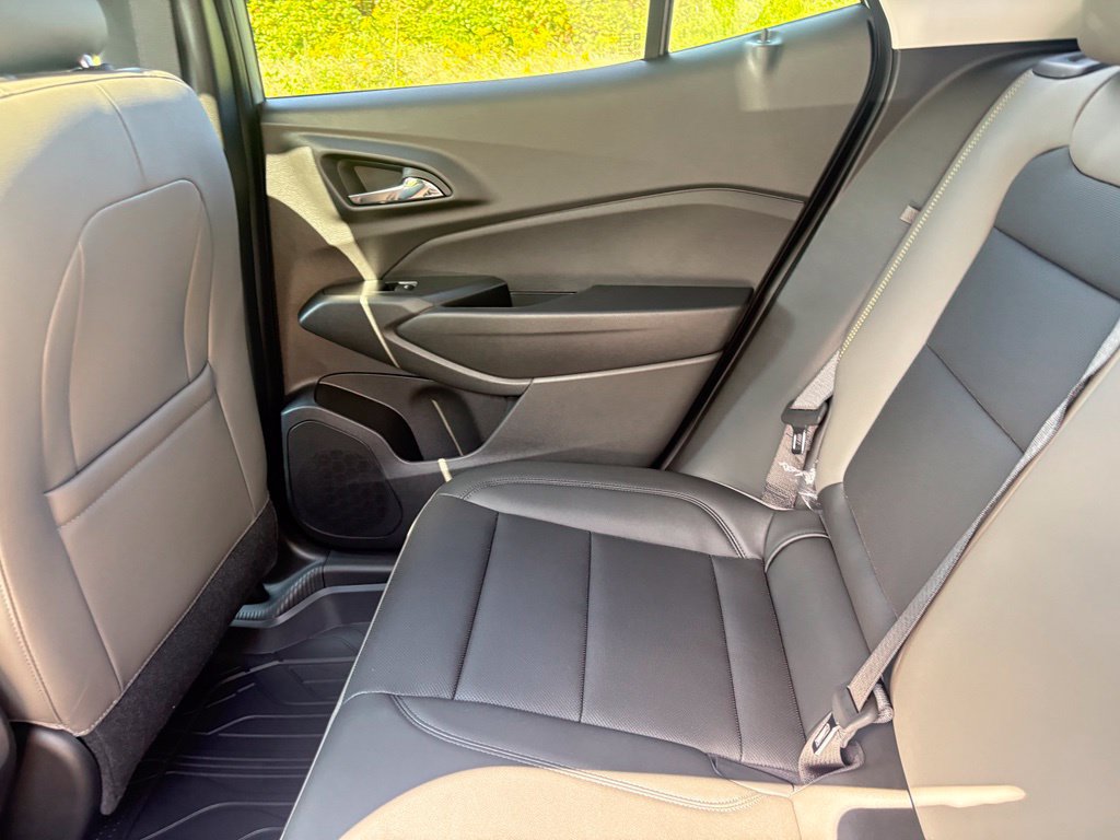 New 2026 Chevrolet Trax ACTIV w/ Sunroof Package FWD image 42