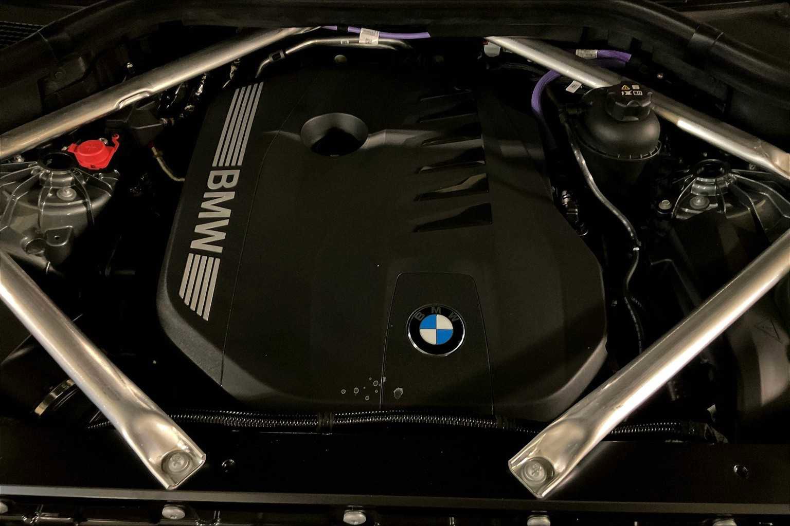 Used 2026 BMW X5 sDrive40i w/ M Sport Package image 17
