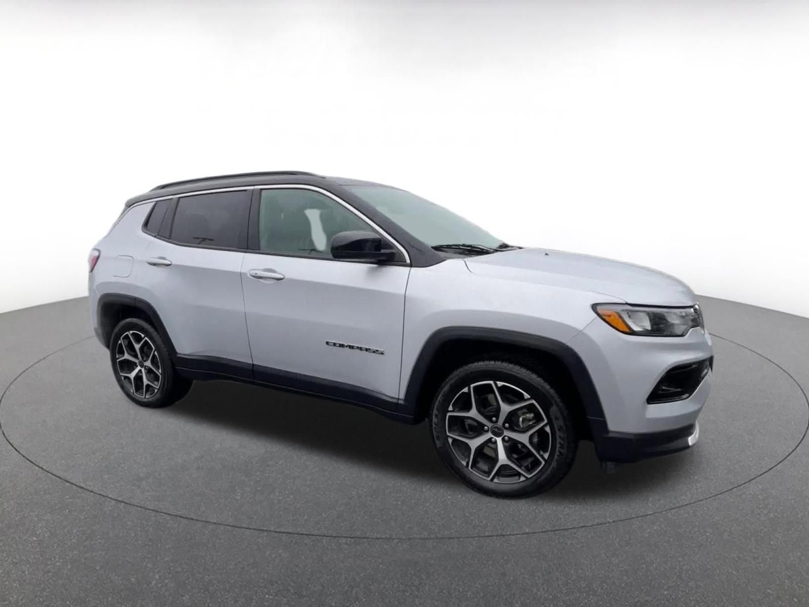 Used 2025 Jeep Compass Limited image 2