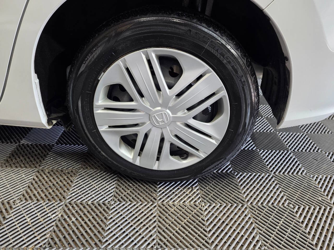 Used 2020 Honda Fit LX image 31