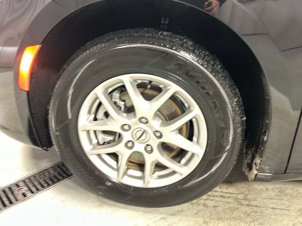 Used 2024 Chrysler Pacifica Touring-L FWD image 9