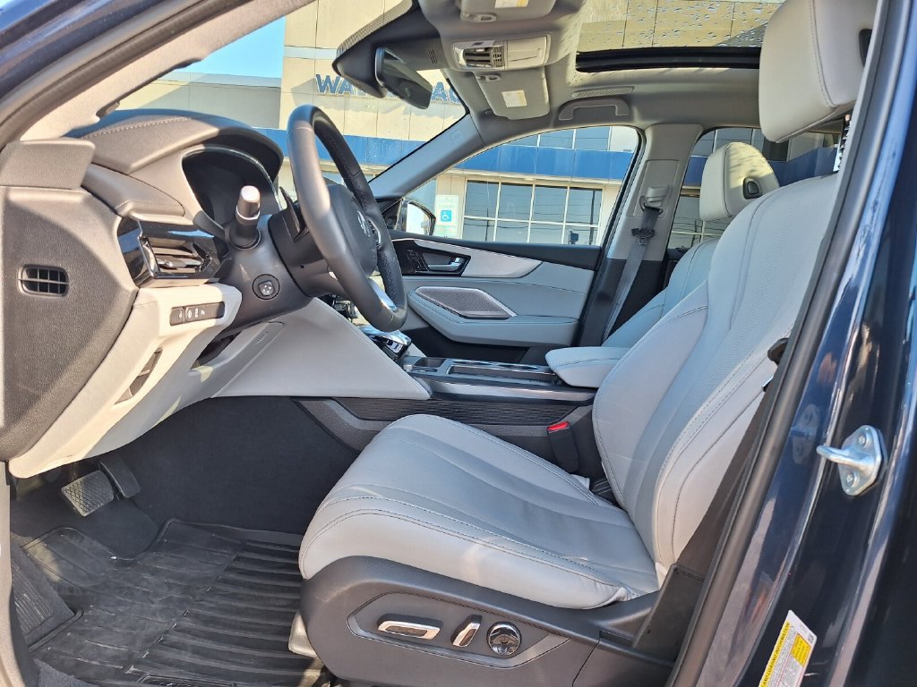 Certified 2026 Acura MDX w/ Technology Package FWD image 11