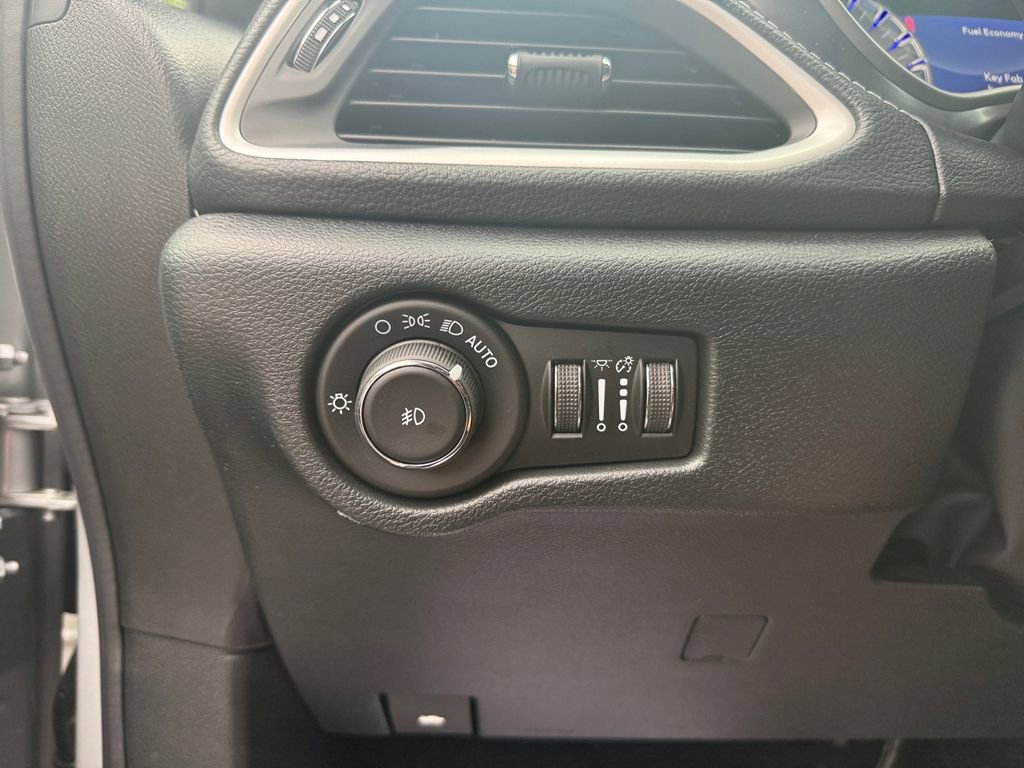 New 2026 Chrysler Pacifica Select FWD image 17