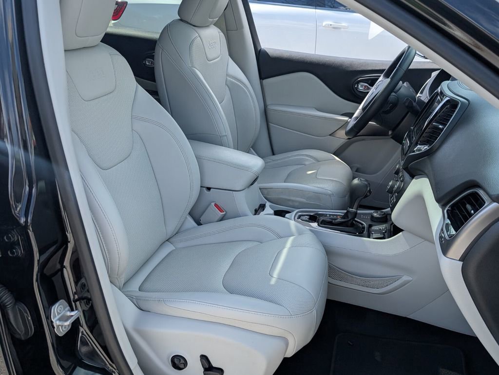 Used 2019 Jeep Cherokee Limited image 19