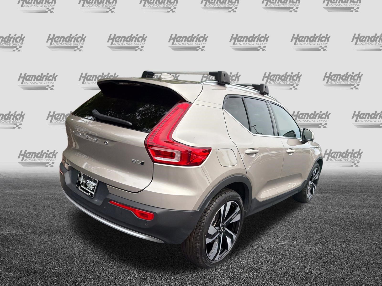 Certified 2023 Volvo XC40 B5 Plus w/ Driver Assist Package AWD/4WD image 10