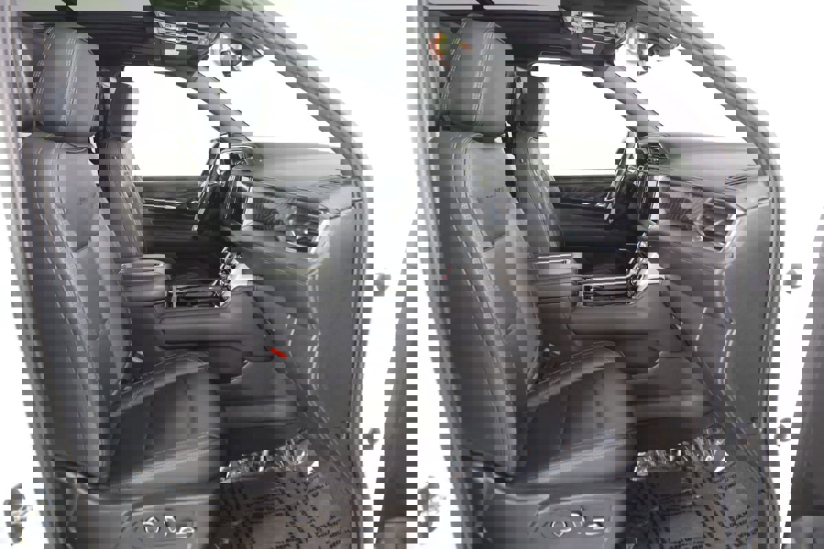 Used 2021 GMC Yukon XL Denali w/ Advanced Technology Package image 13