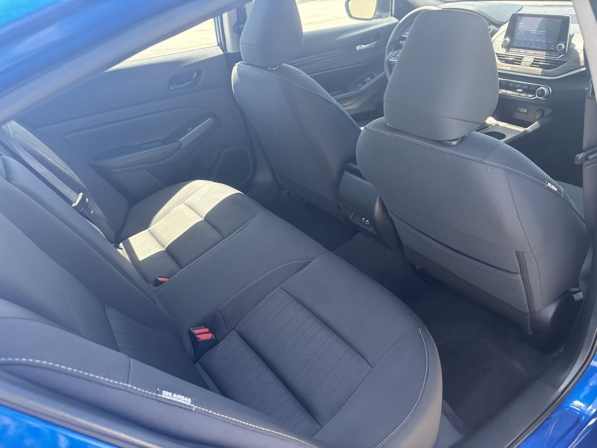 Used 2025 Nissan Altima 2.5 SV FWD image 12