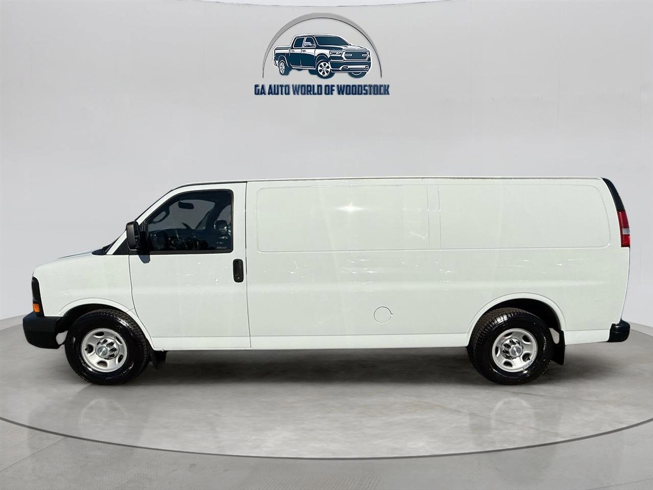 Used 2017 Chevrolet Express 3500 Extended image 2