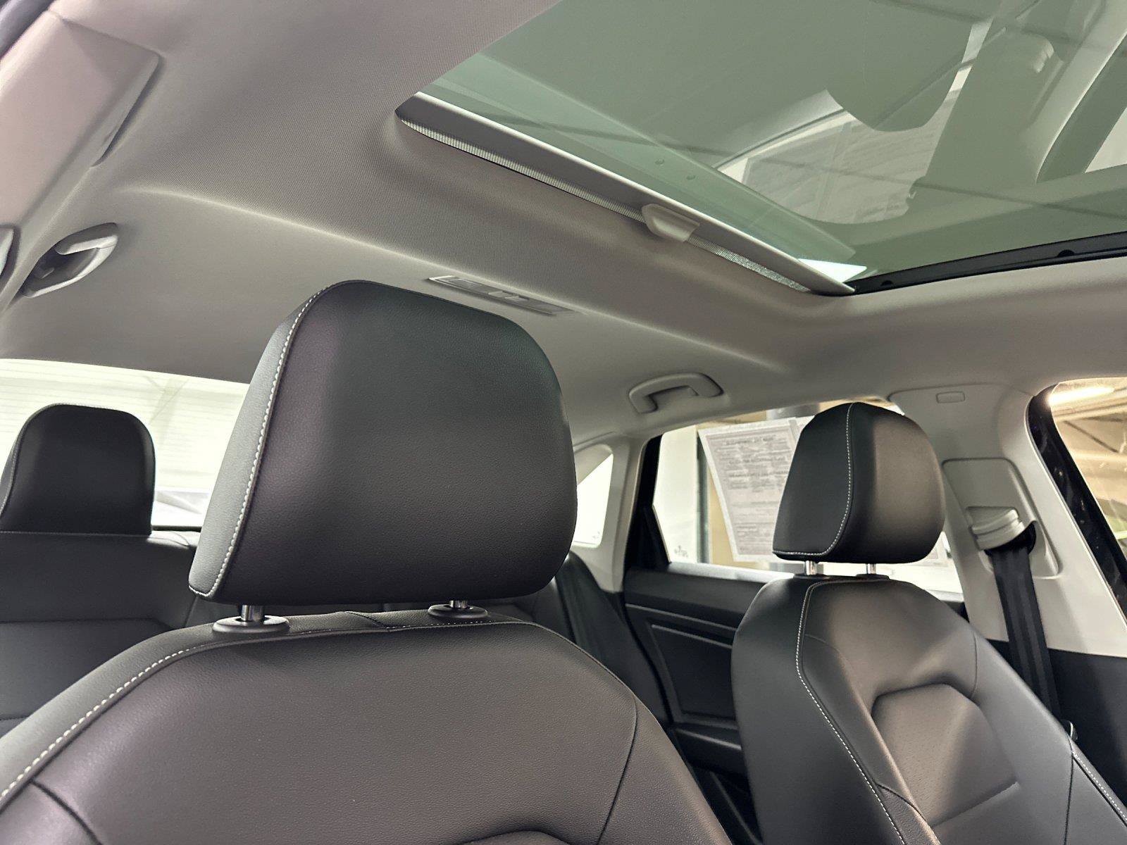 Used 2023 Volkswagen Jetta SE w/ Panoramic Sunroof Package FWD image 15