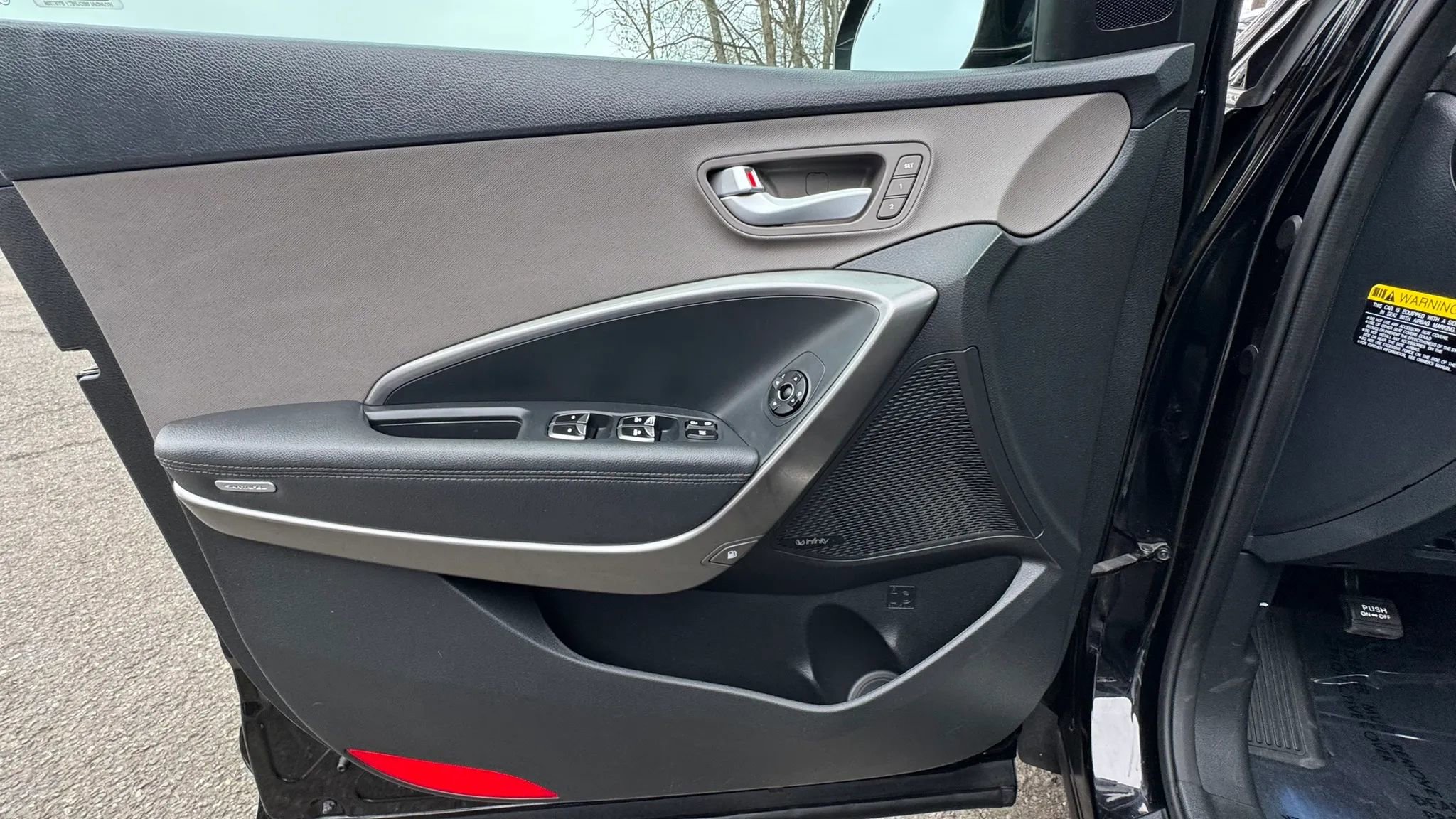 Used 2017 Hyundai Santa Fe AWD image 10