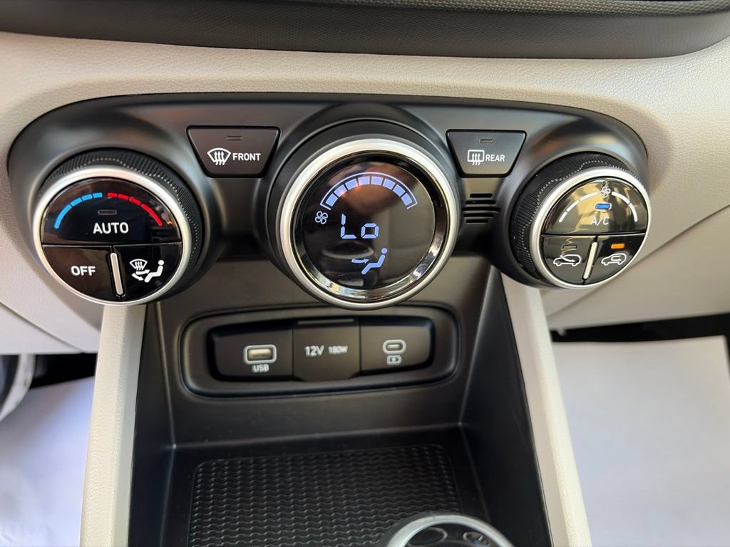 Used 2025 Hyundai Venue SEL FWD image 37