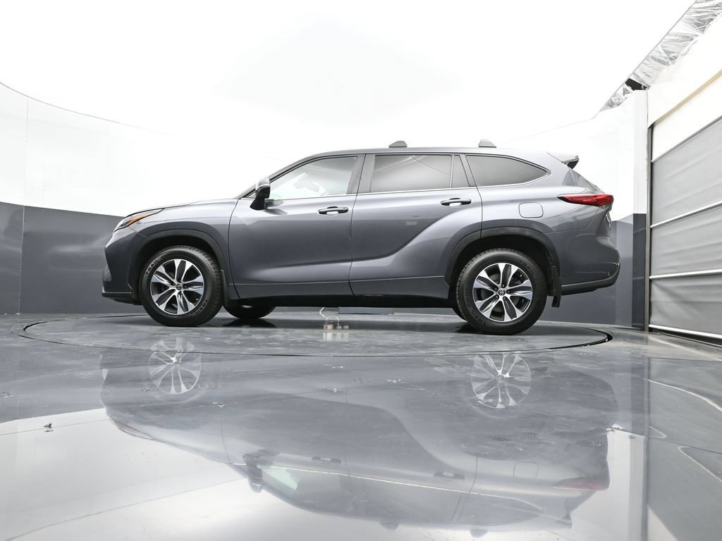 Used 2023 Toyota Highlander XLE AWD/4WD image 51