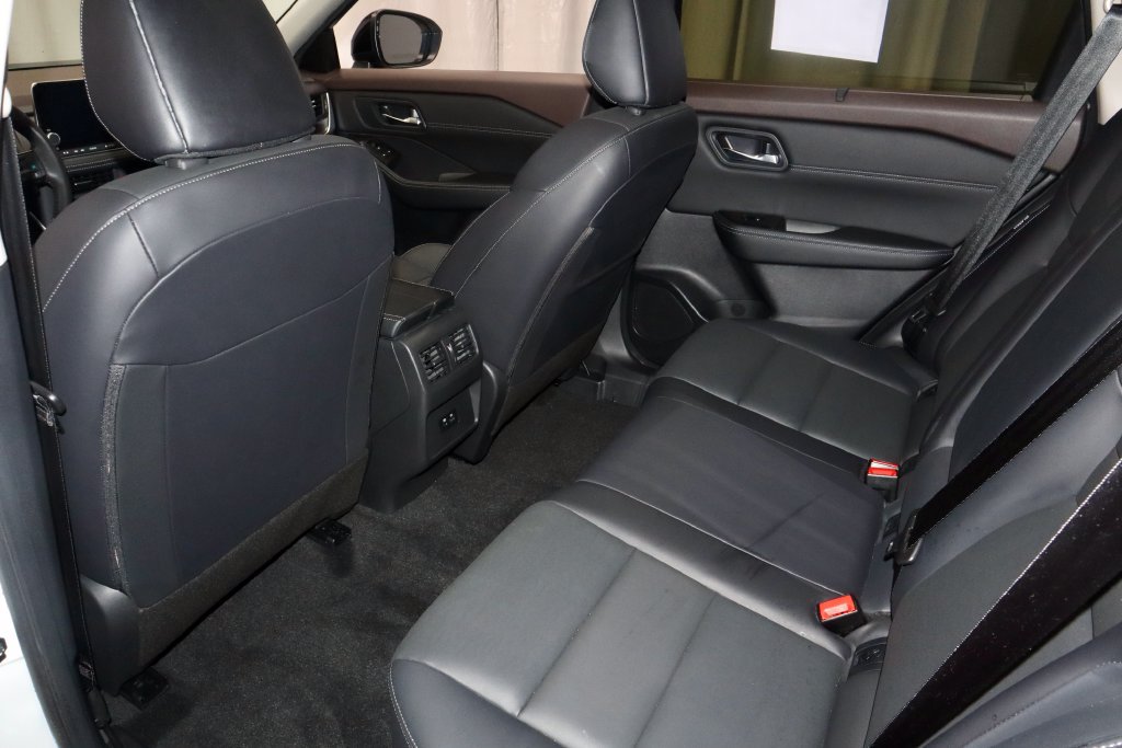 Used 2023 Nissan Rogue SV w/ SV Premium B Package AWD/4WD image 21